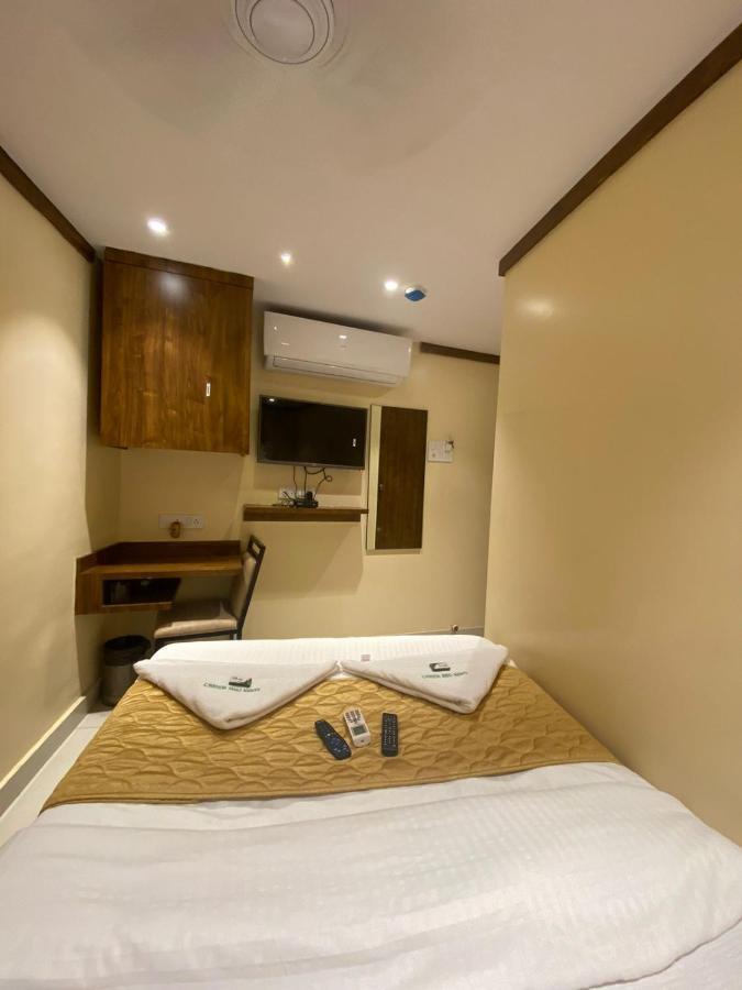Garden Creek Residency - Near Mumbai Airport Andheri East Exterior foto