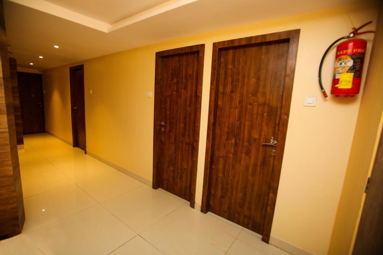 Garden Creek Residency - Near Mumbai Airport Andheri East Exterior foto