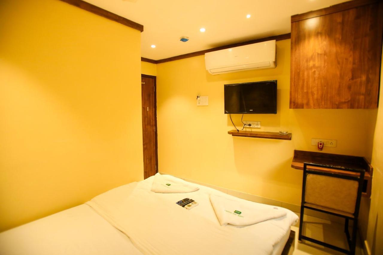 Garden Creek Residency - Near Mumbai Airport Andheri East Exterior foto